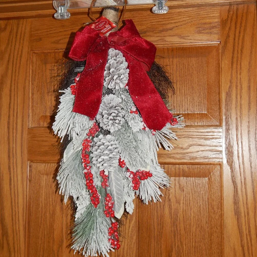 NEW Christmas Artificial Flocked Berry Greenery Teardrop Wall Door Swag Decor